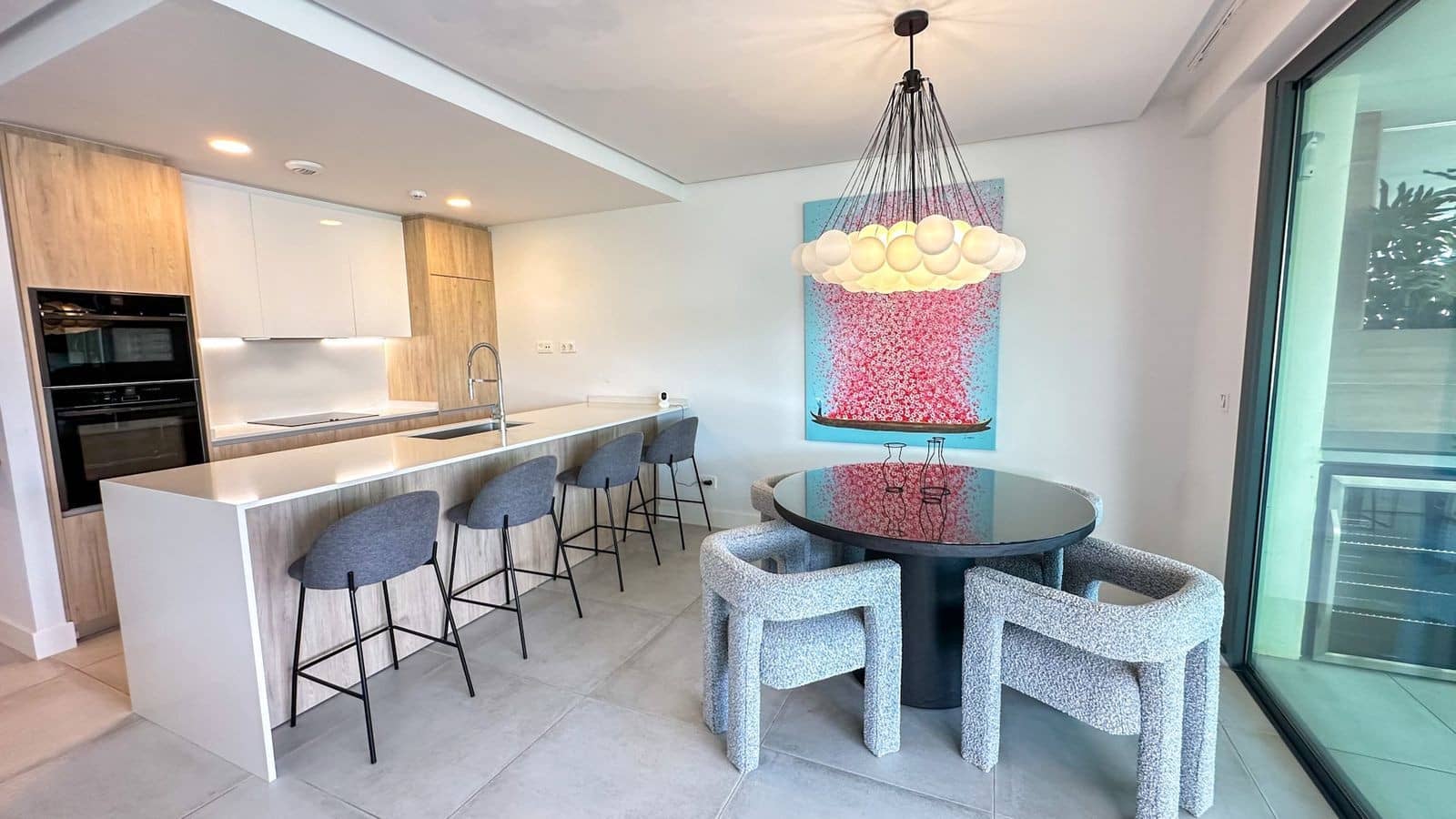 3 soveværelse Strandlejlighed til salg i Marbella med swimmingpool garage - € 1.075.000 (Ref: 9561427)