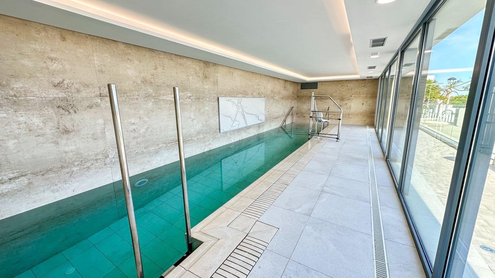 3 soveværelse Strandlejlighed til salg i Marbella med swimmingpool garage - € 1.075.000 (Ref: 9561427)