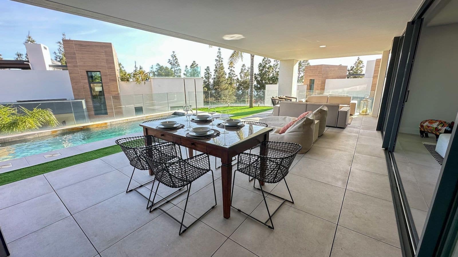 3 makuuhuone Ranta-asunto myytävänä paikassa Marbella mukana uima-altaan 
autotalli - 1 075 000 € (Ref: 9561427)