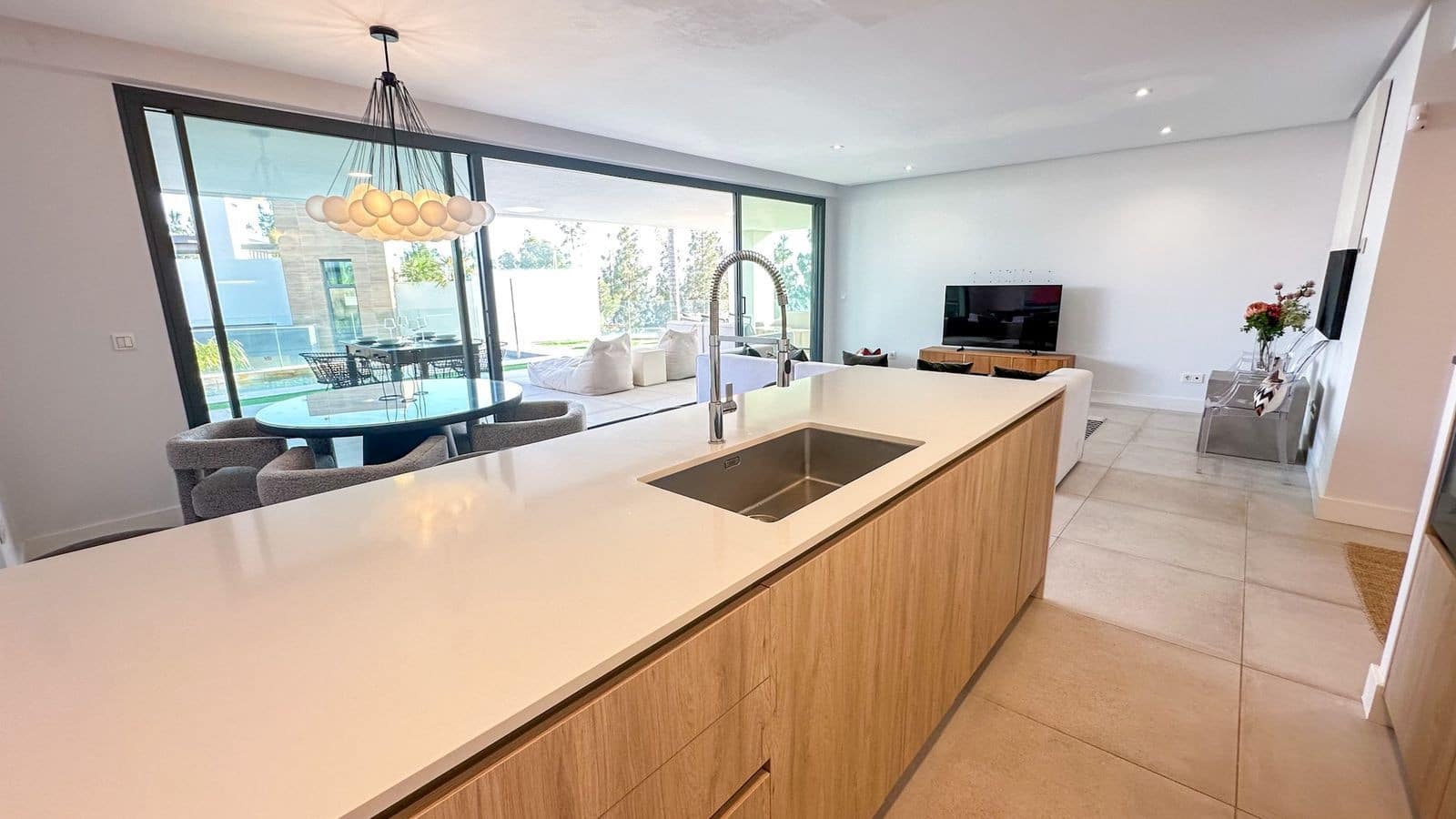 3 makuuhuone Ranta-asunto myytävänä paikassa Marbella mukana uima-altaan 
autotalli - 1 075 000 € (Ref: 9561427)