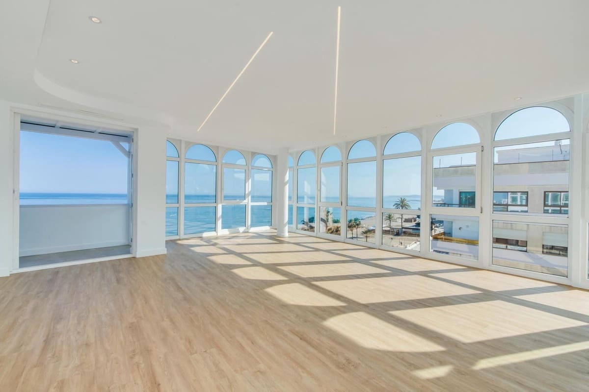 3 sovrum Takvåning till salu i Estepona med garage - 1 159 000 € (Ref: 9582456)