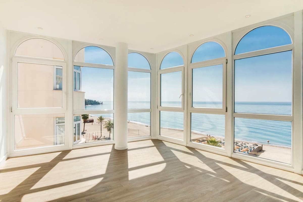 3 sovrum Takvåning till salu i Estepona med garage - 1 159 000 € (Ref: 9582456)