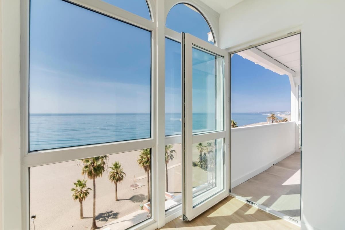 3 sovrum Takvåning till salu i Estepona med garage - 1 159 000 € (Ref: 9582456)