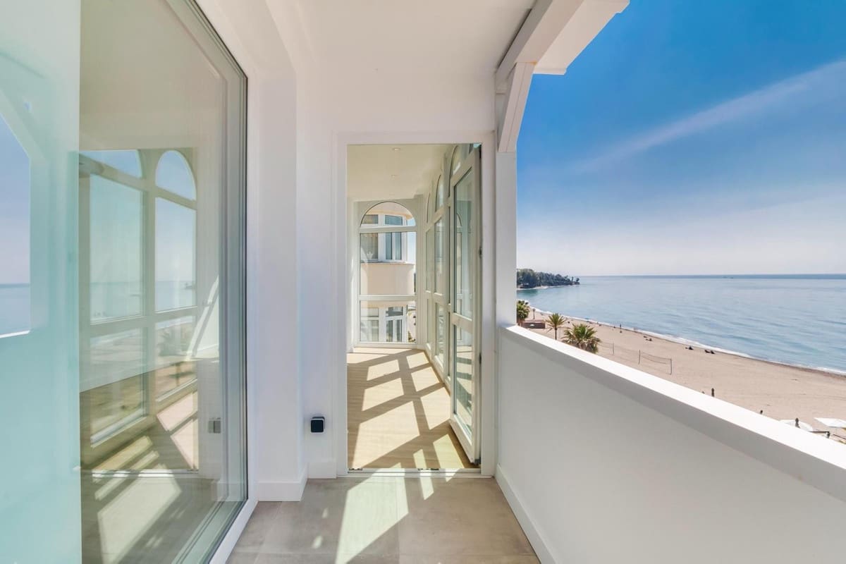 3 sovrum Takvåning till salu i Estepona med garage - 1 159 000 € (Ref: 9582456)