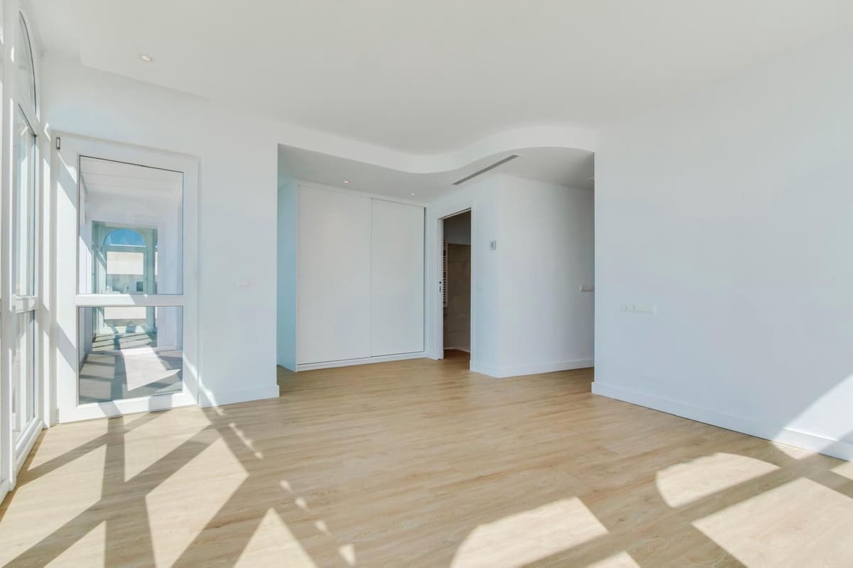 3 sovrum Takvåning till salu i Estepona med garage - 1 159 000 € (Ref: 9582456)