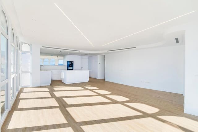 3 sovrum Takvåning till salu i Estepona med garage - 1 159 000 € (Ref: 9582456)