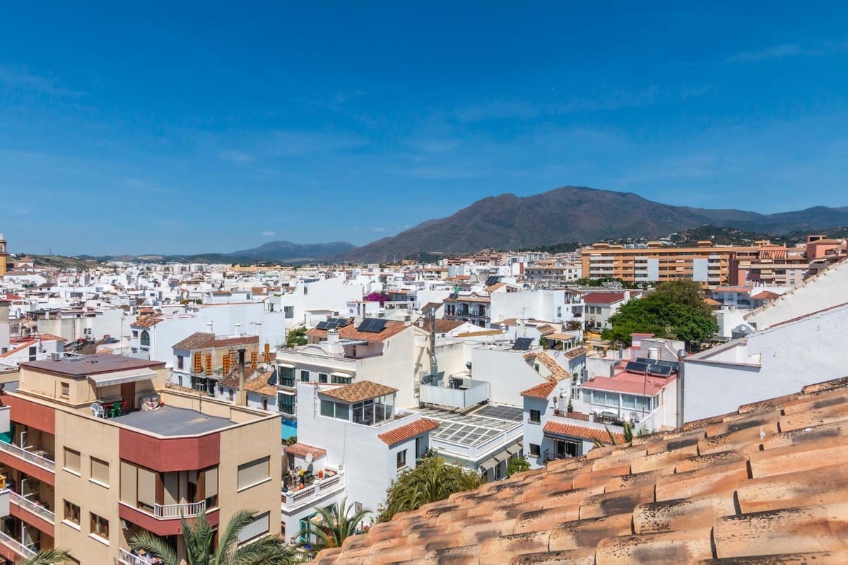 3 sovrum Takvåning till salu i Estepona med garage - 1 159 000 € (Ref: 9582456)