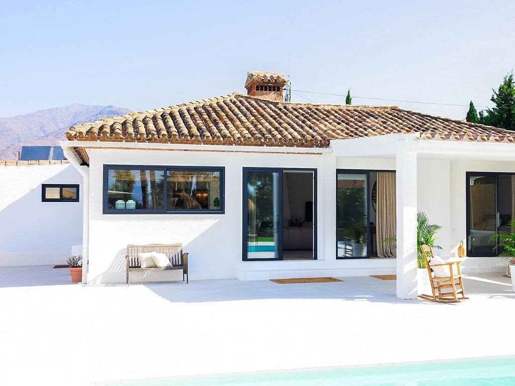 3 sypialnia Willa na sprzedaż w Estepona z basenem garażem - 1 395 000 € (Ref: 9651296)