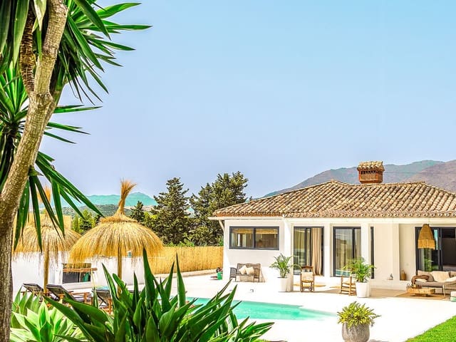 3 sypialnia Willa na sprzedaż w Estepona z basenem garażem - 1 395 000 € (Ref: 9651296)