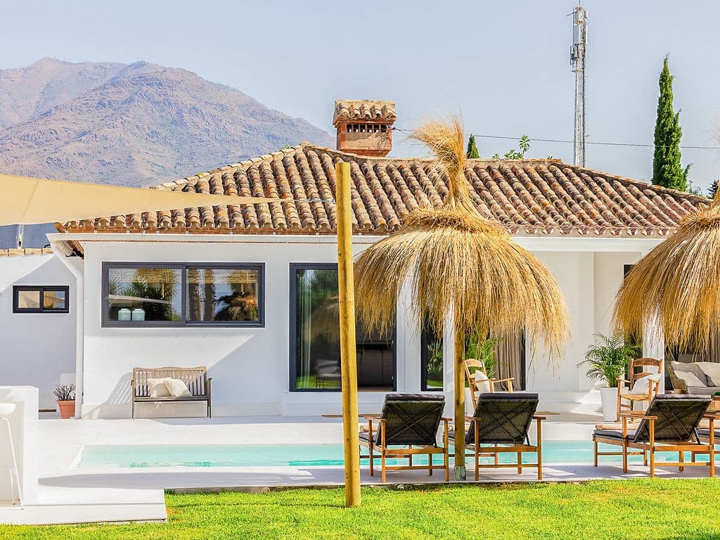 3 sypialnia Willa na sprzedaż w Estepona z basenem garażem - 1 395 000 € (Ref: 9651296)
