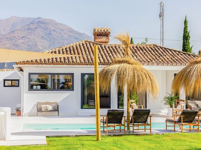 3 sypialnia Willa na sprzedaż w Estepona z basenem garażem - 1 395 000 € (Ref: 9651296)