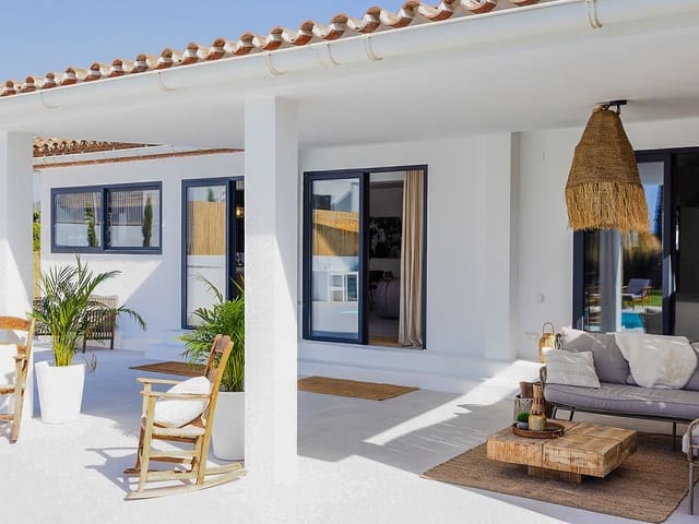 3 sypialnia Willa na sprzedaż w Estepona z basenem garażem - 1 395 000 € (Ref: 9651296)