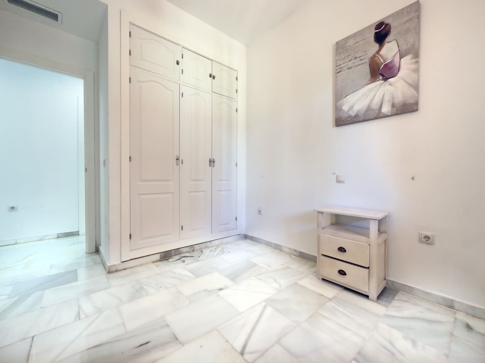 3 bedroom Apartment for rent in Marbella with pool garage - € 2,800 (Ref: 9670212)