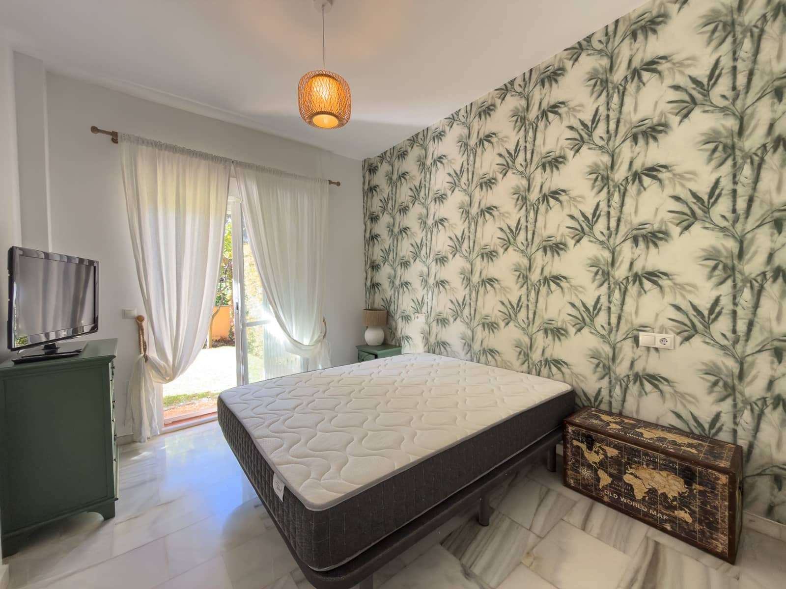 3 bedroom Apartment for rent in Marbella with pool garage - € 2,800 (Ref: 9670212)