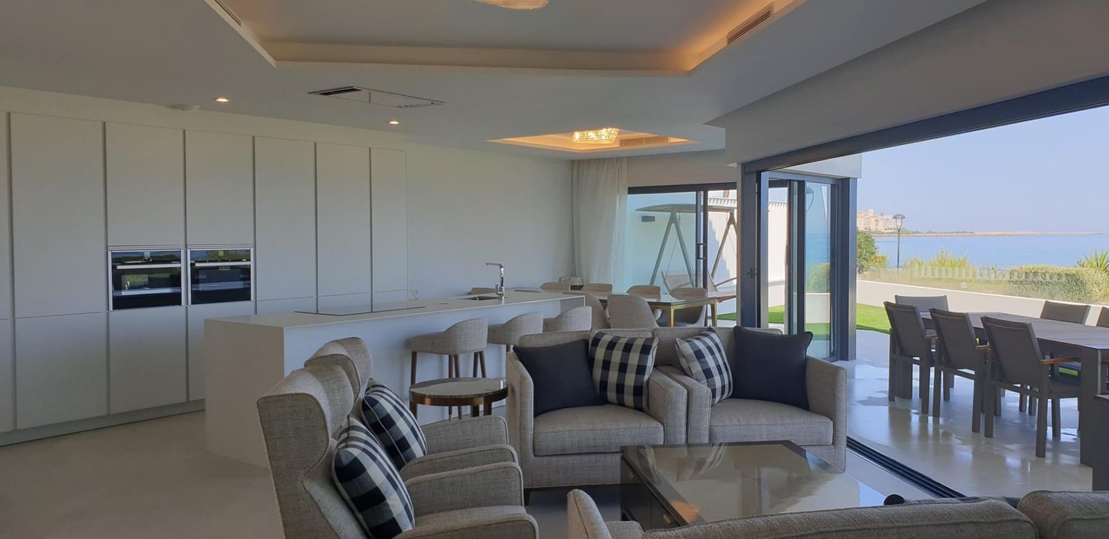 3 quarto Casa em Banda para venda em Estepona com piscina garagem - 3 450 000 € (Ref: 9673952)