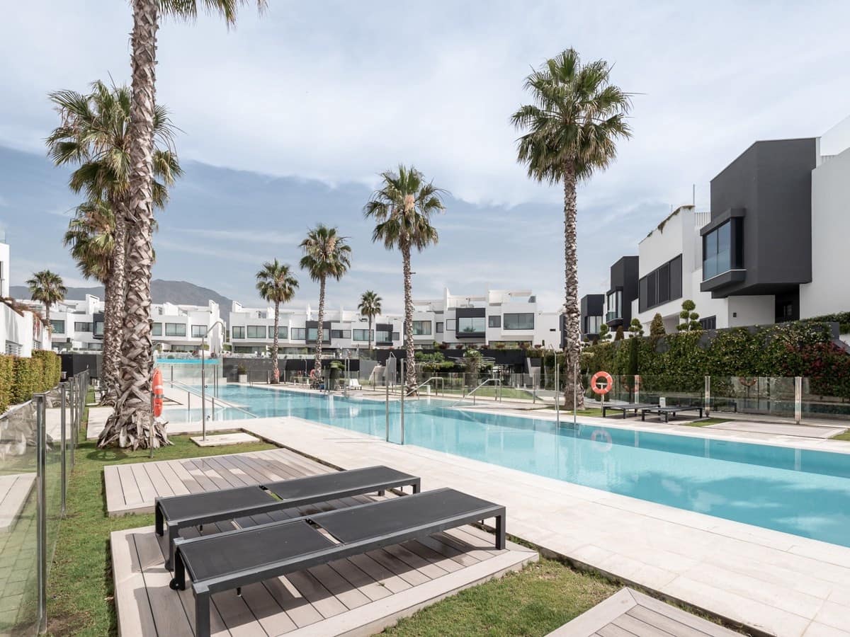3 soverom Hus til salgs i Estepona med svømmebasseng garasje - € 3 450 000 (Ref: 9673952)