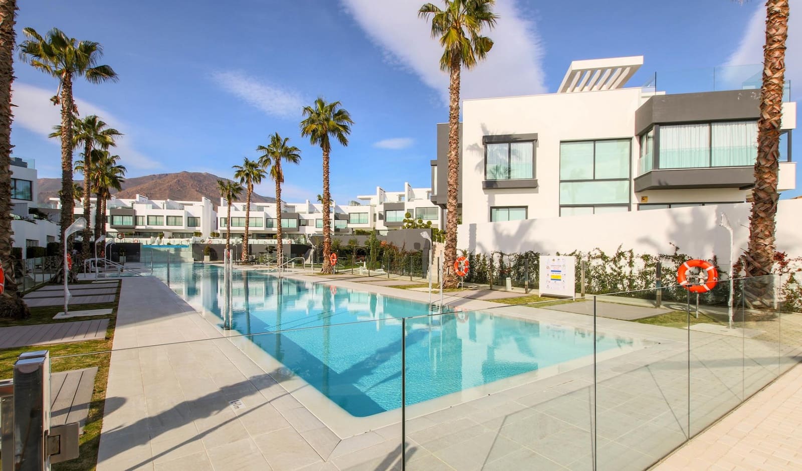 3 soverom Hus til salgs i Estepona med svømmebasseng garasje - € 3 450 000 (Ref: 9673952)