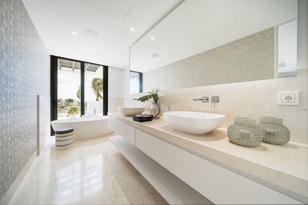 5 makuuhuone Huvila myytävänä paikassa Estepona mukana uima-altaan 
autotalli - 1 950 000 € (Ref: 9719705)