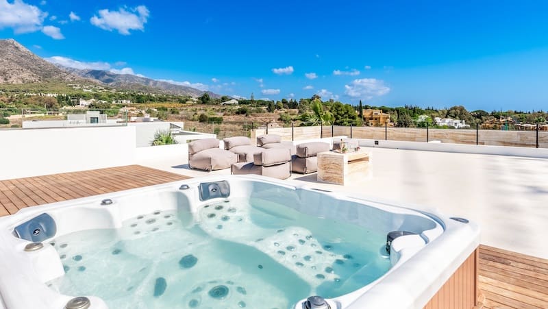 5 makuuhuone Huvila myytävänä paikassa Estepona mukana uima-altaan 
autotalli - 1 950 000 € (Ref: 9719705)