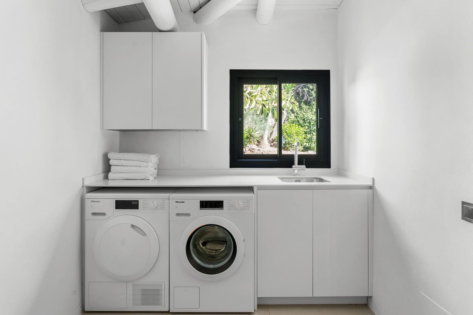 4 bedroom Villa for sale in Nueva Andalucia with pool garage - € 2,895,000 (Ref: 9719706)