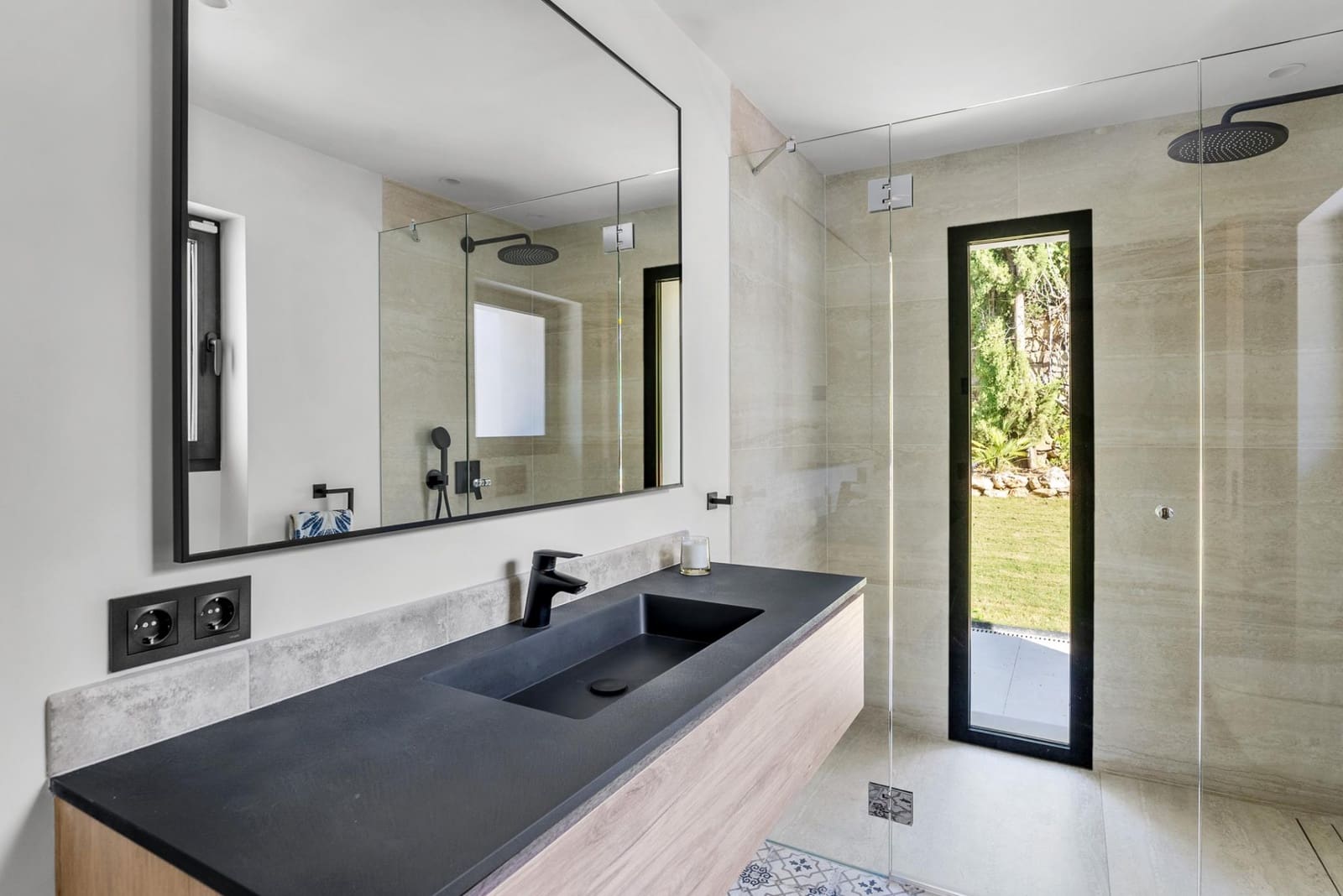 4 bedroom Villa for sale in Nueva Andalucia with pool garage - € 2,895,000 (Ref: 9719706)