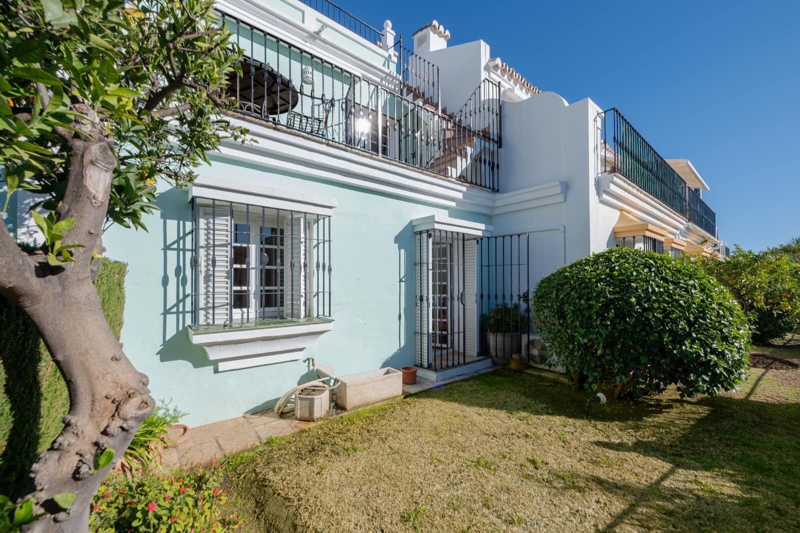2 bedroom Townhouse for sale in Marbella with pool garage - € 495,000 (Ref: 9719707)