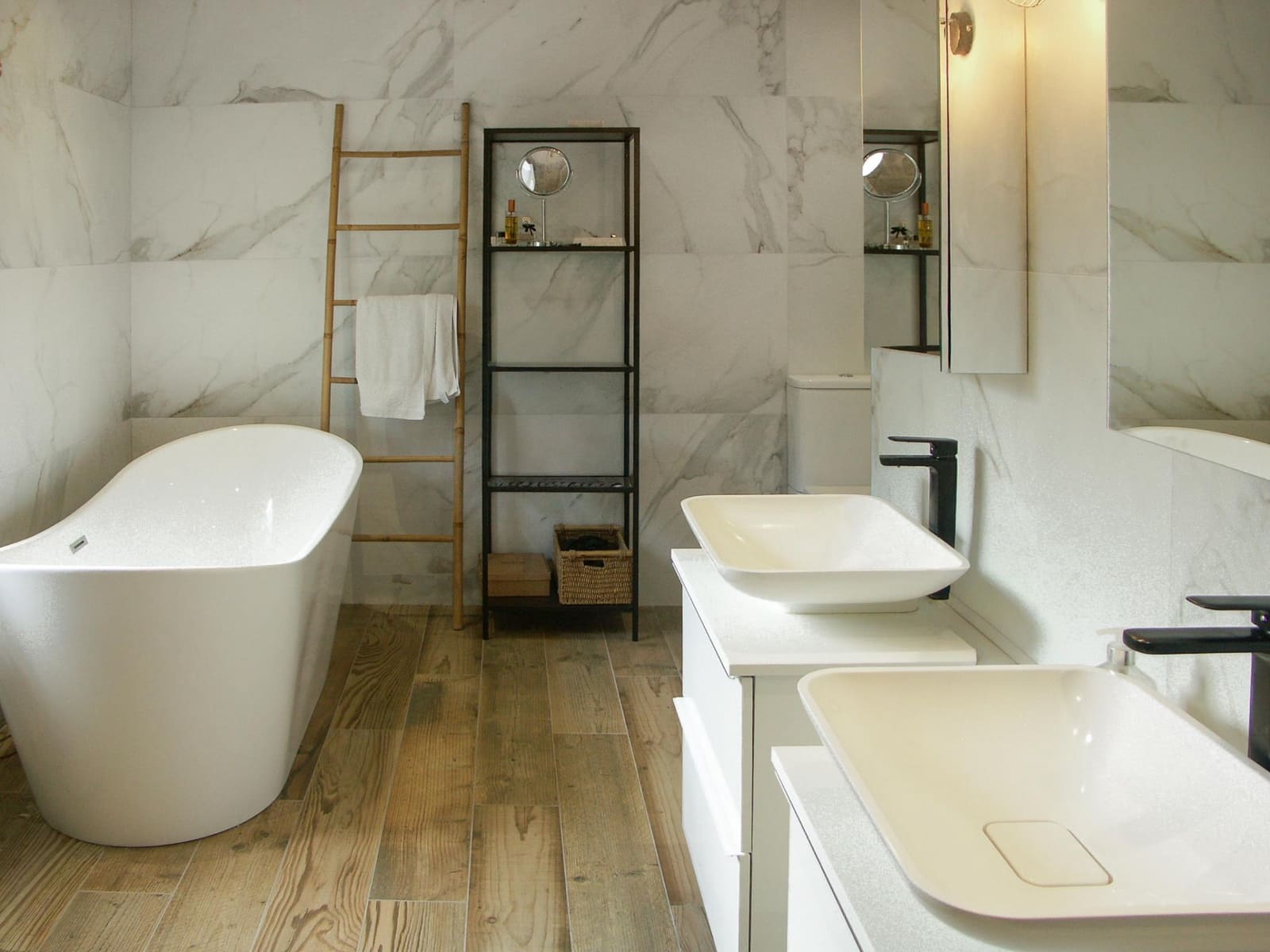 7 quarto Moradia para venda em Benahavis com piscina garagem - 1 750 000 € (Ref: 9777924)