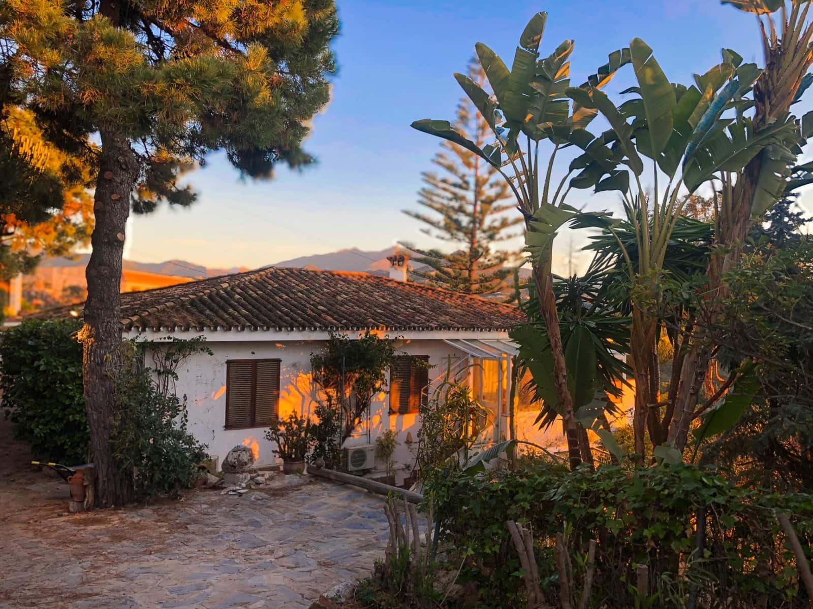 7 quarto Moradia para venda em Benahavis com piscina garagem - 1 750 000 € (Ref: 9777924)