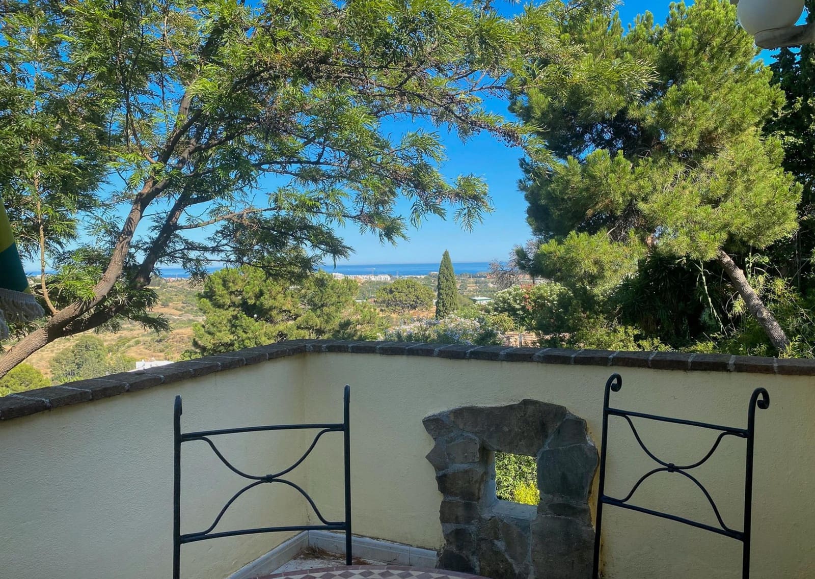 7 quarto Moradia para venda em Benahavis com piscina garagem - 1 750 000 € (Ref: 9777924)