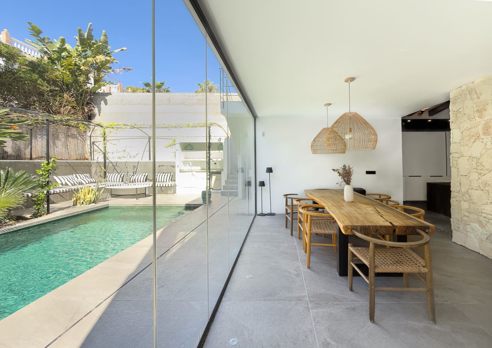 4 sypialnia Willa na sprzedaż w Nueva Andalucia z basenem garażem - 1 595 000 € (Ref: 9783181)