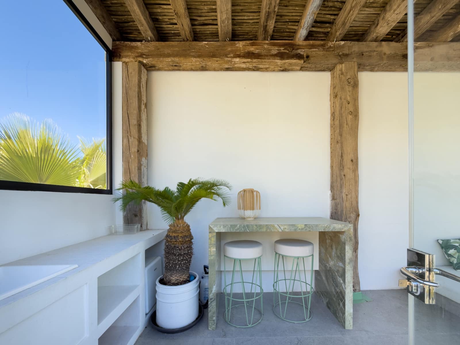 4 sypialnia Willa na sprzedaż w Nueva Andalucia z basenem garażem - 1 595 000 € (Ref: 9783181)