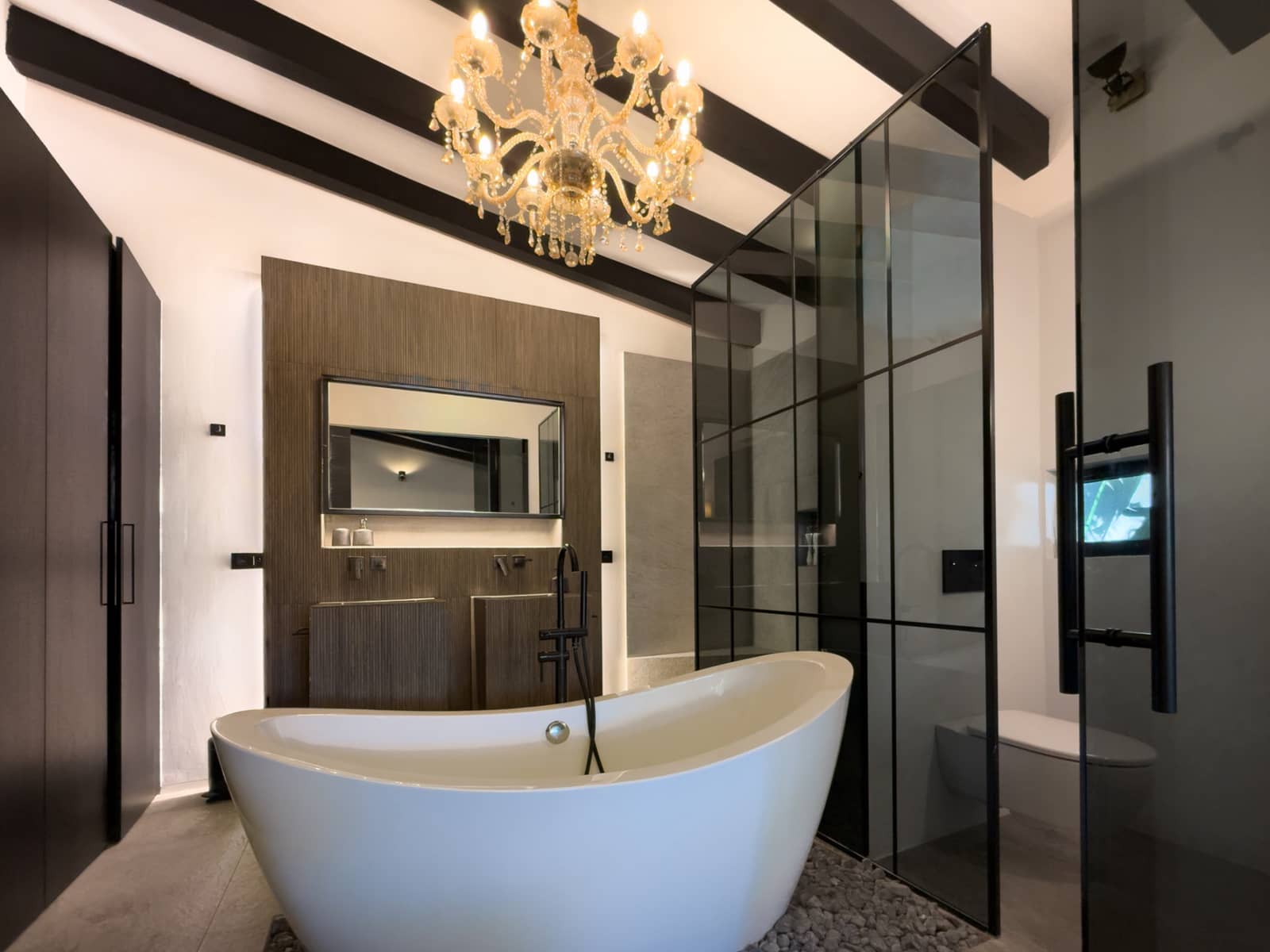 4 sypialnia Willa na sprzedaż w Nueva Andalucia z basenem garażem - 1 595 000 € (Ref: 9783181)