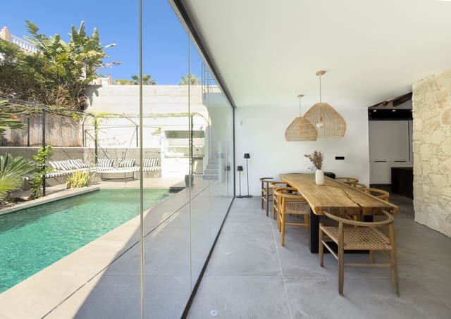 4 makuuhuone Huvila myytävänä paikassa Nueva Andalucía Centro, Marbella mukana uima-altaan 
autotalli - 1 595 000 € (Ref: 9783181)