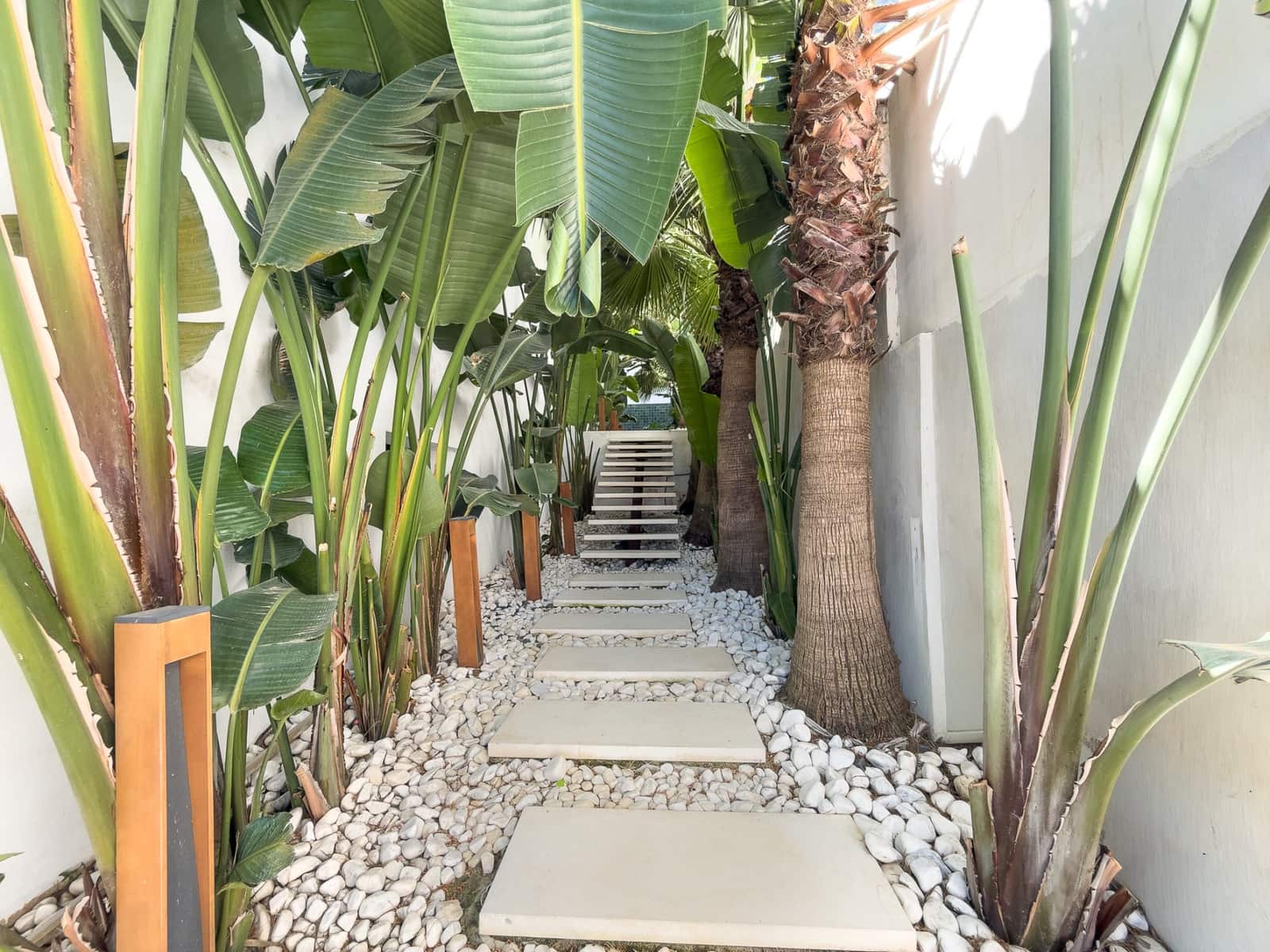 4 sypialnia Willa na sprzedaż w Nueva Andalucia z basenem garażem - 1 595 000 € (Ref: 9783181)