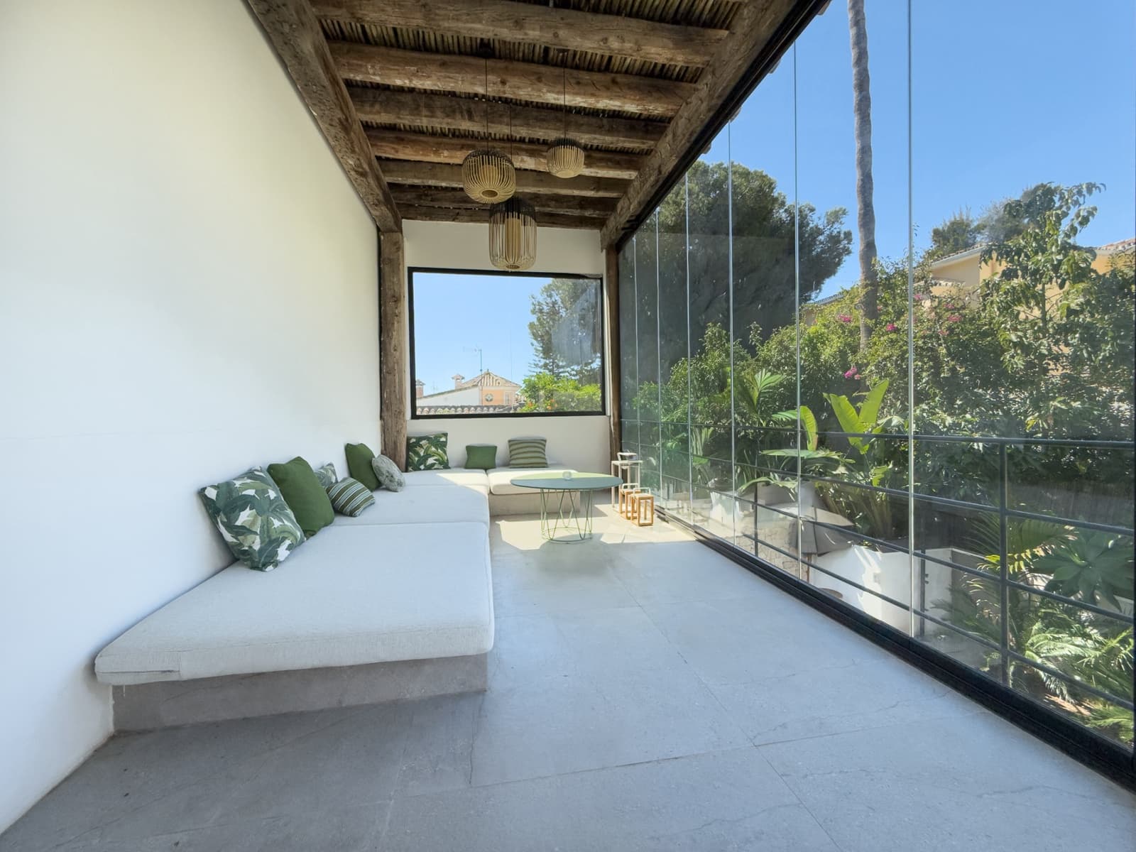 4 sypialnia Willa na sprzedaż w Nueva Andalucia z basenem garażem - 1 595 000 € (Ref: 9783181)