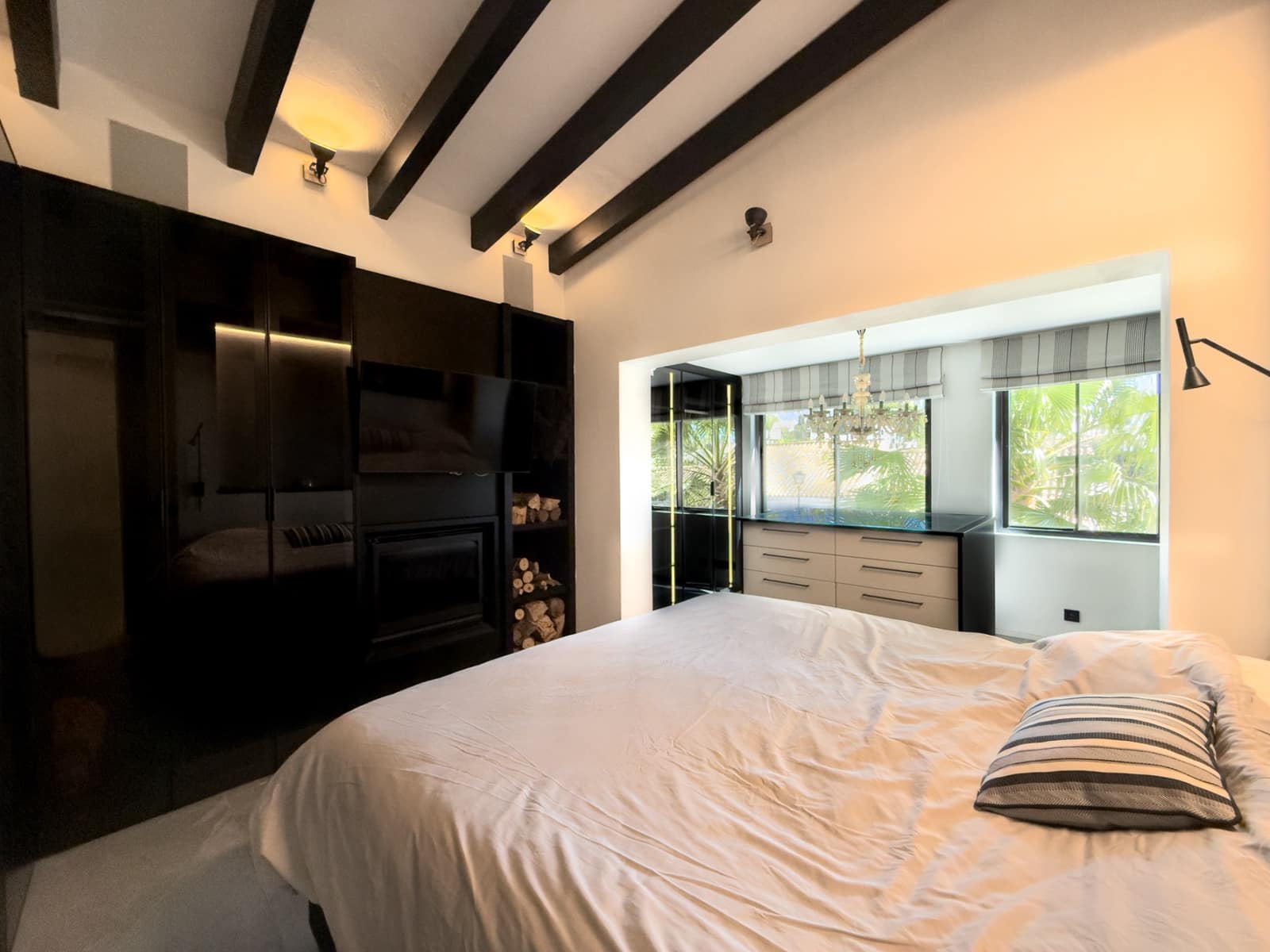 4 sypialnia Willa na sprzedaż w Nueva Andalucia z basenem garażem - 1 595 000 € (Ref: 9783181)