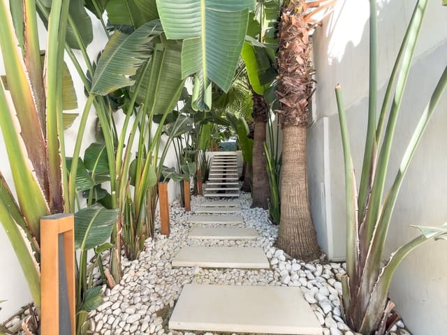 4 makuuhuone Huvila myytävänä paikassa Nueva Andalucía Centro, Marbella mukana uima-altaan 
autotalli - 1 595 000 € (Ref: 9783181)