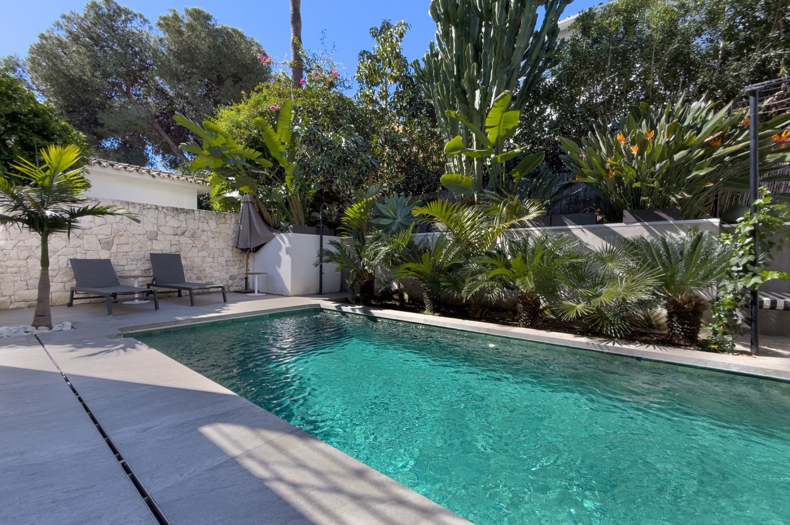 4 sypialnia Willa na sprzedaż w Nueva Andalucia z basenem garażem - 1 595 000 € (Ref: 9783181)