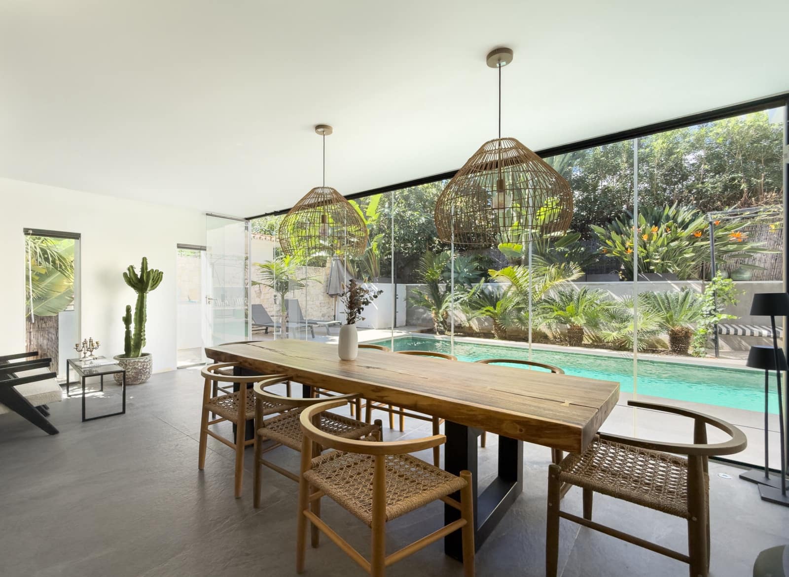 4 sypialnia Willa na sprzedaż w Nueva Andalucia z basenem garażem - 1 595 000 € (Ref: 9783181)