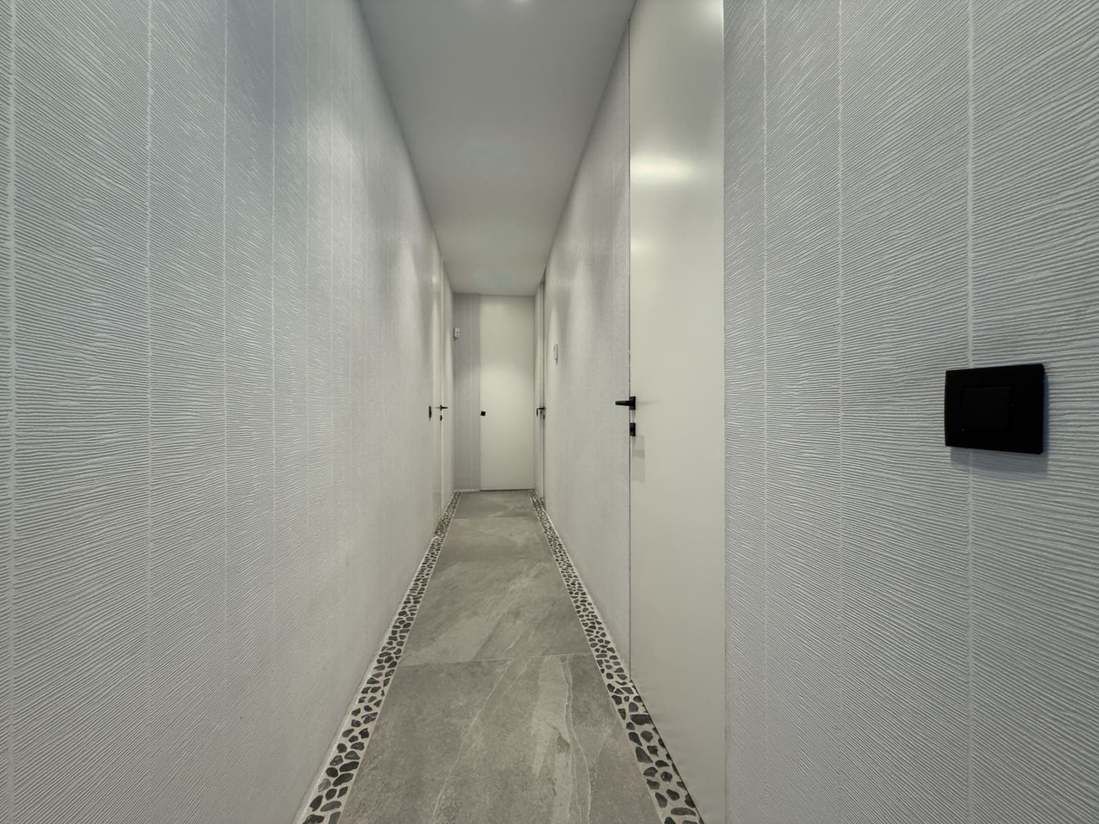 4 sypialnia Willa na sprzedaż w Nueva Andalucia z basenem garażem - 1 595 000 € (Ref: 9783181)