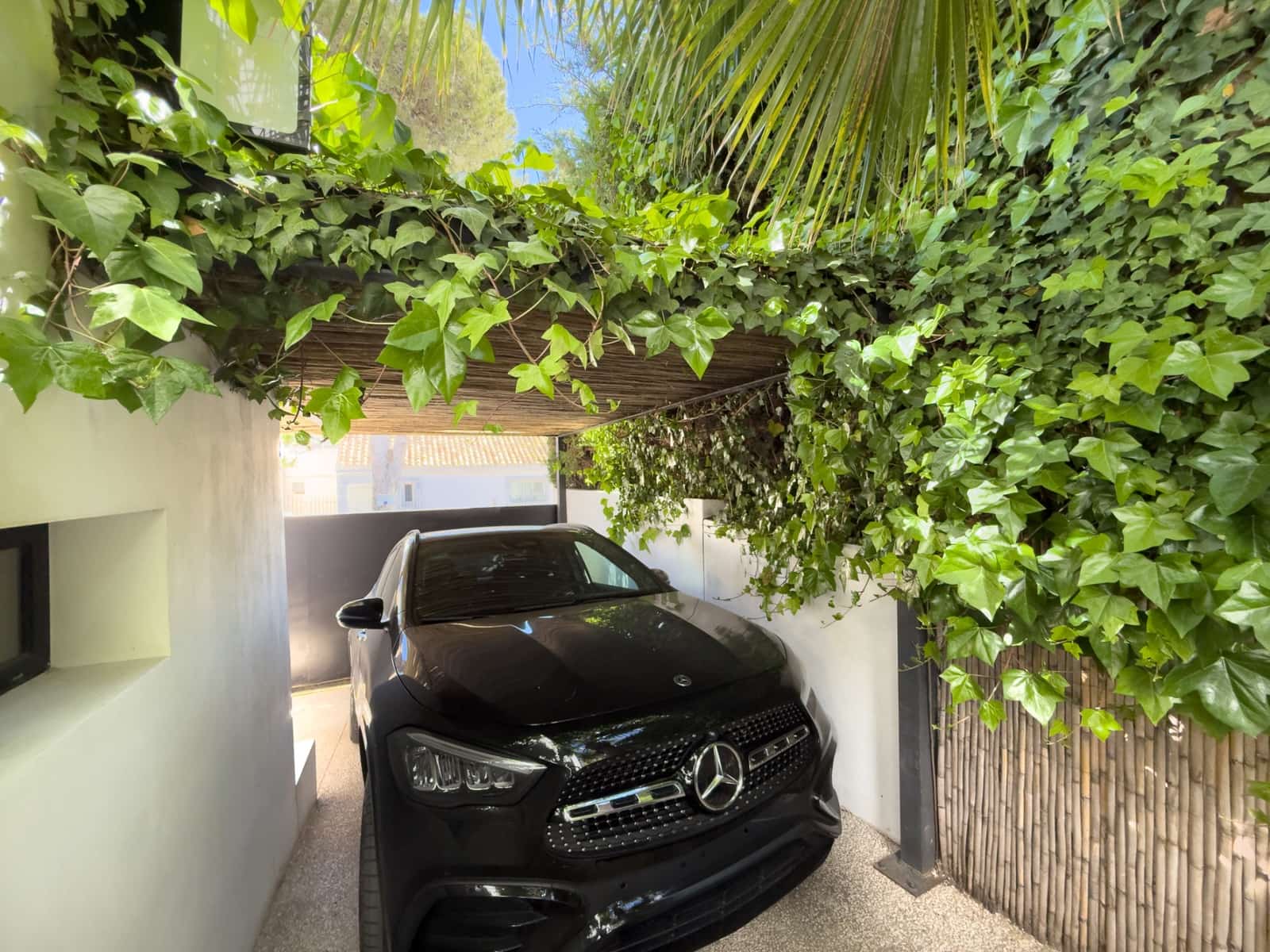 4 sypialnia Willa na sprzedaż w Nueva Andalucia z basenem garażem - 1 595 000 € (Ref: 9783181)