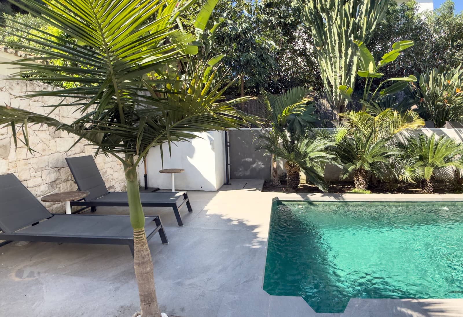 4 sypialnia Willa na sprzedaż w Nueva Andalucia z basenem garażem - 1 595 000 € (Ref: 9783181)