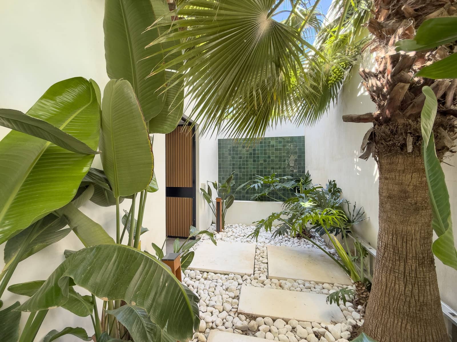 4 sypialnia Willa na sprzedaż w Nueva Andalucia z basenem garażem - 1 595 000 € (Ref: 9783181)