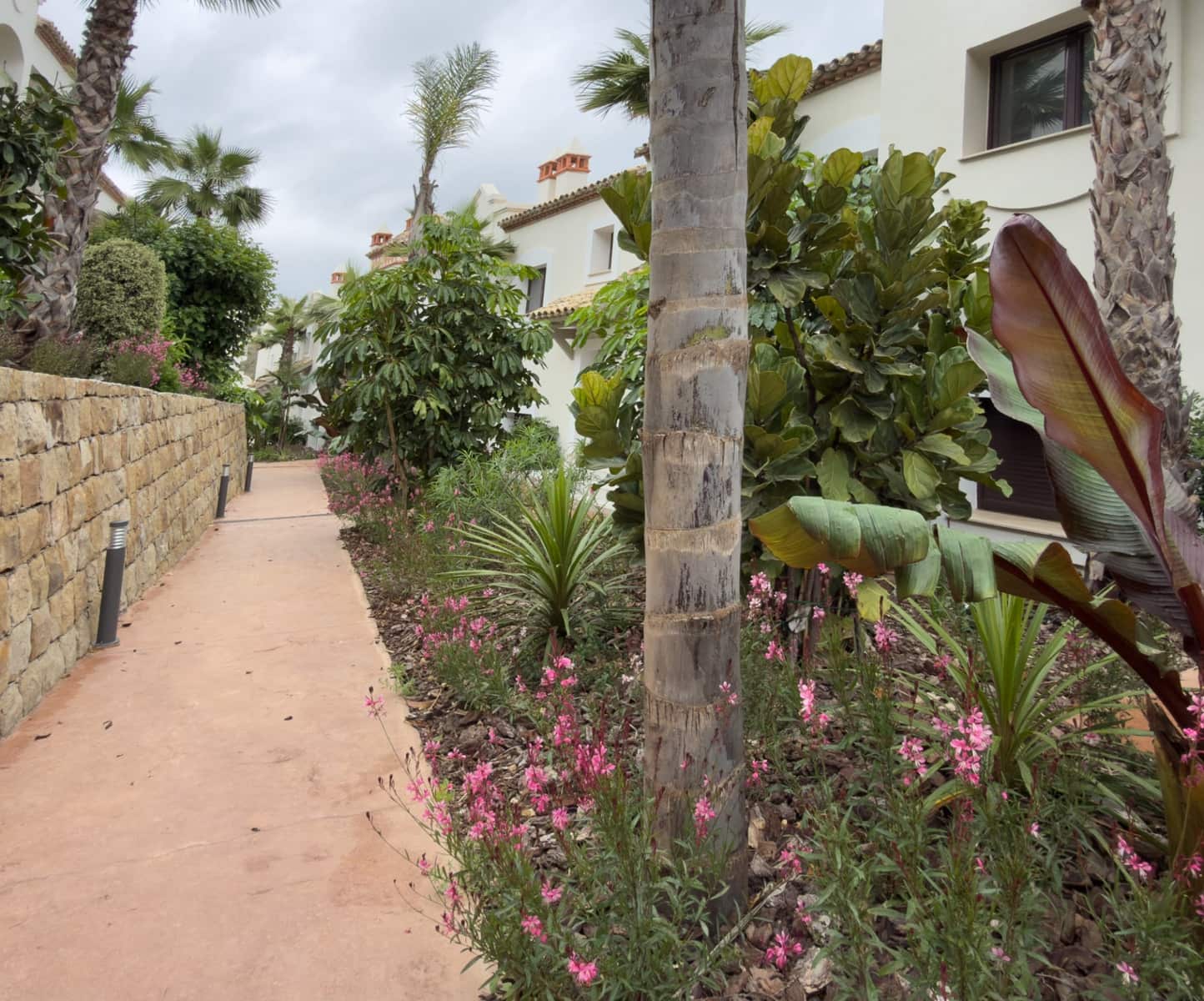 3 bedroom Townhouse for sale in Estepona with pool garage - € 580,000 (Ref: 9814350)
