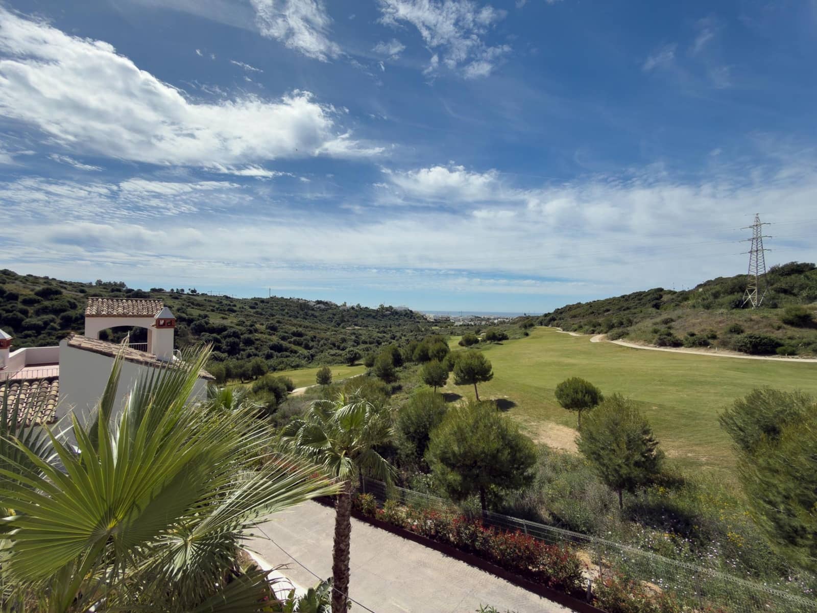 3 bedroom Townhouse for sale in Estepona with pool garage - € 580,000 (Ref: 9814350)