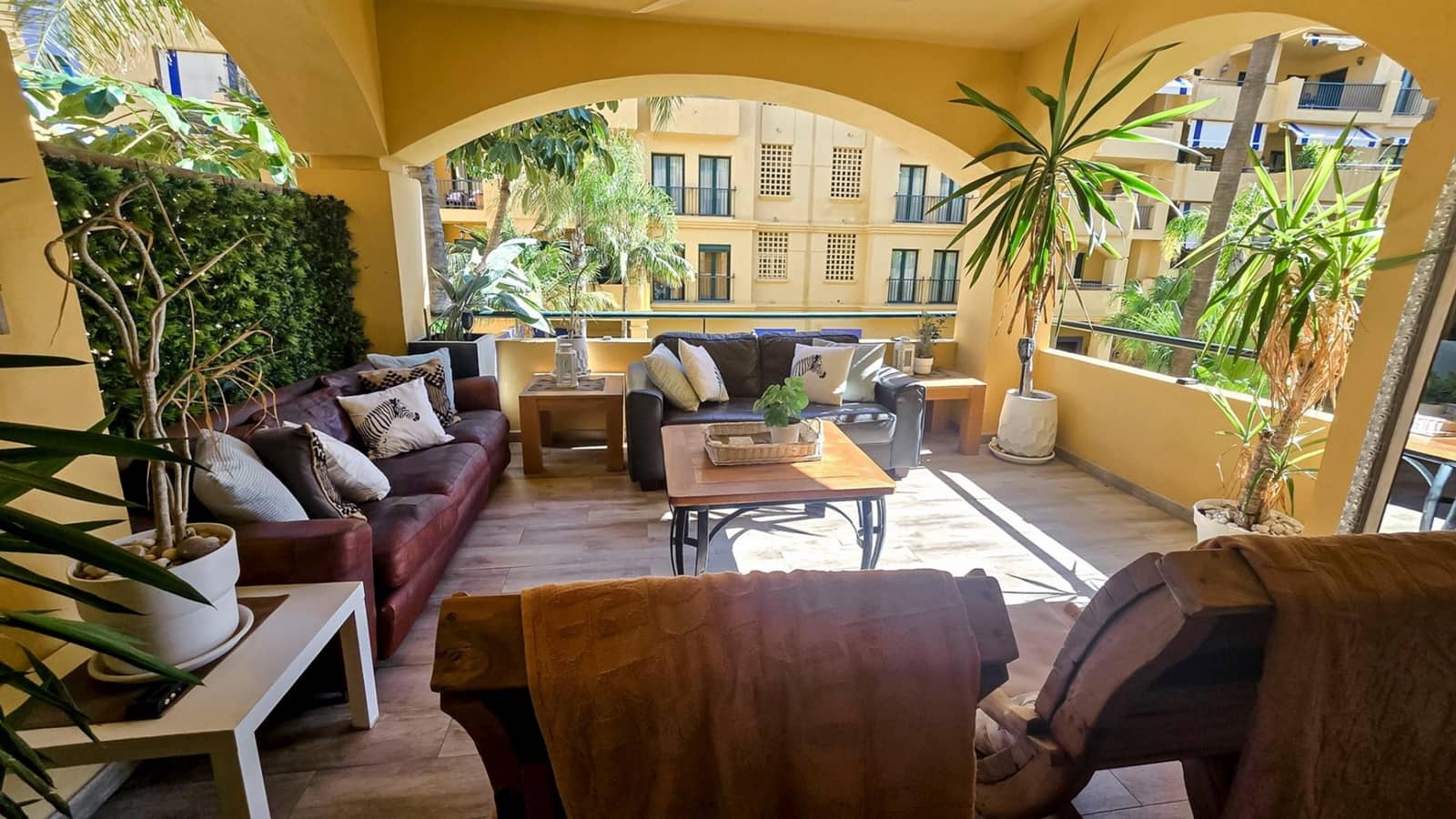 3 bedroom Apartment for sale in San Pedro de Alcantara with garage - € 685,000 (Ref: 9815760)