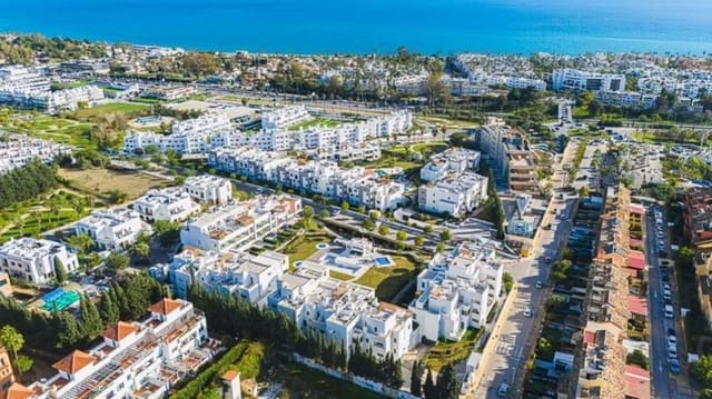 Apartamento de 2 habitaciones en Cancelada, Estepona en venta con piscina - 495.000 € (Ref: 9815762)