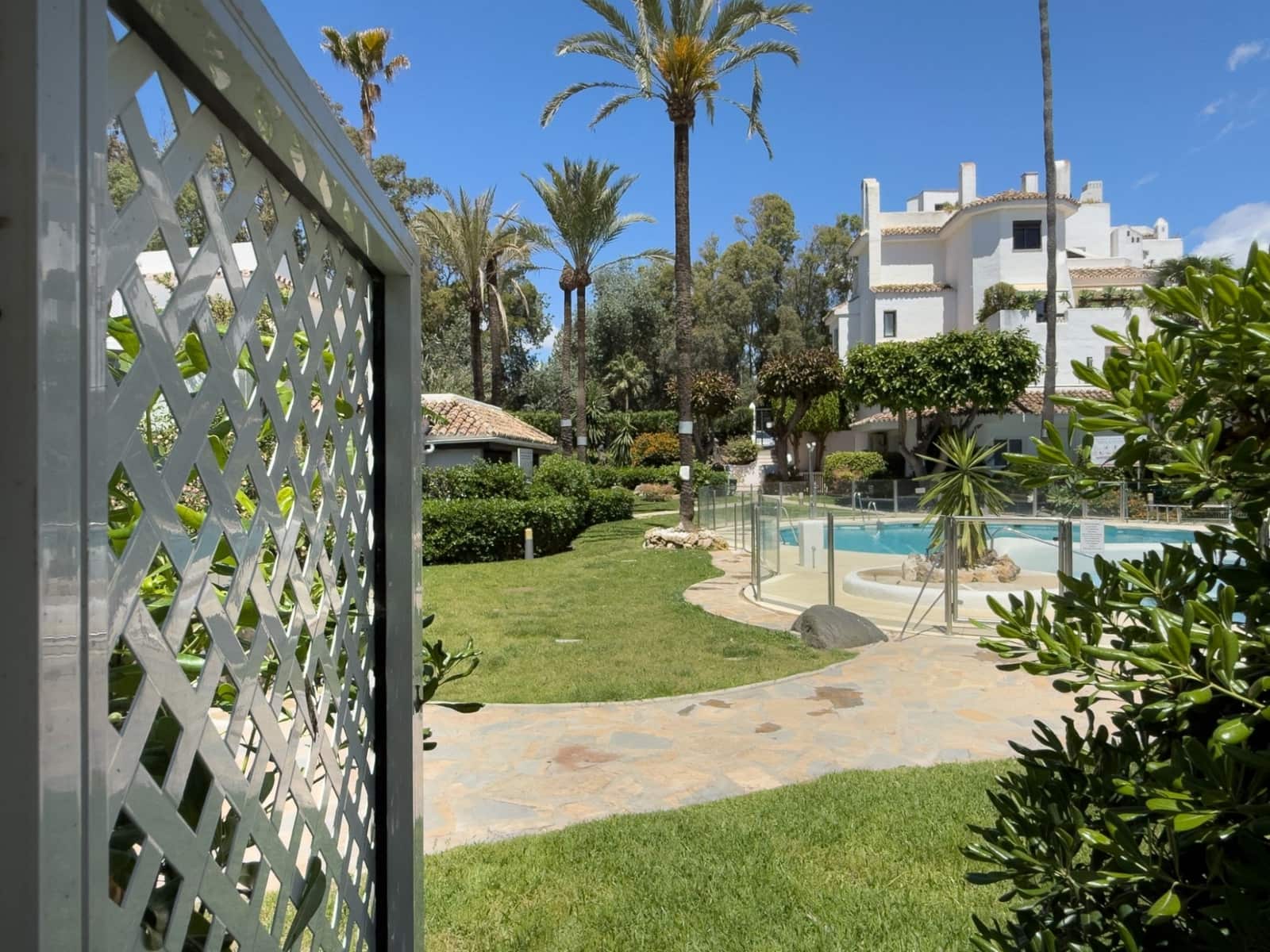 4 Zimmer Apartment zu verkaufen in Marbella mit Pool Garage - 980.000 € (Ref: 9840311)
