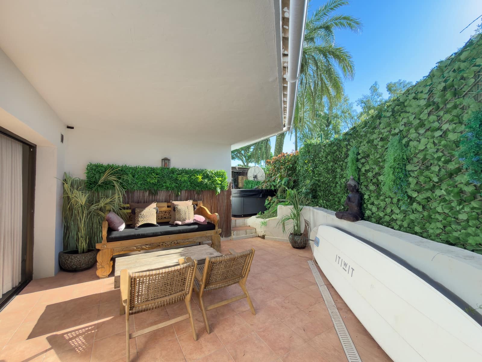 4 Zimmer Apartment zu verkaufen in Marbella mit Pool Garage - 980.000 € (Ref: 9840311)