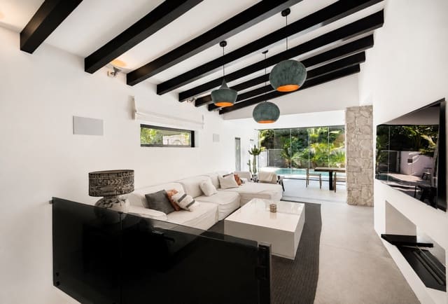 4 sypialnia Willa na sprzedaż w Nueva Andalucía Centro, Marbella z basenem garażem - 1 490 000 € (Ref: 9964968)